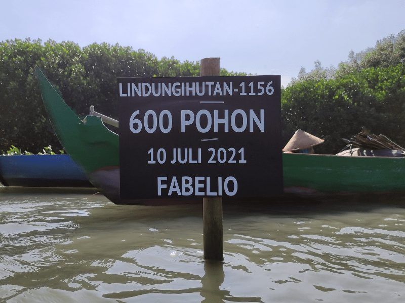 Papan penanda di area penanaman LindungiHutan untuk kawasan Pantura.