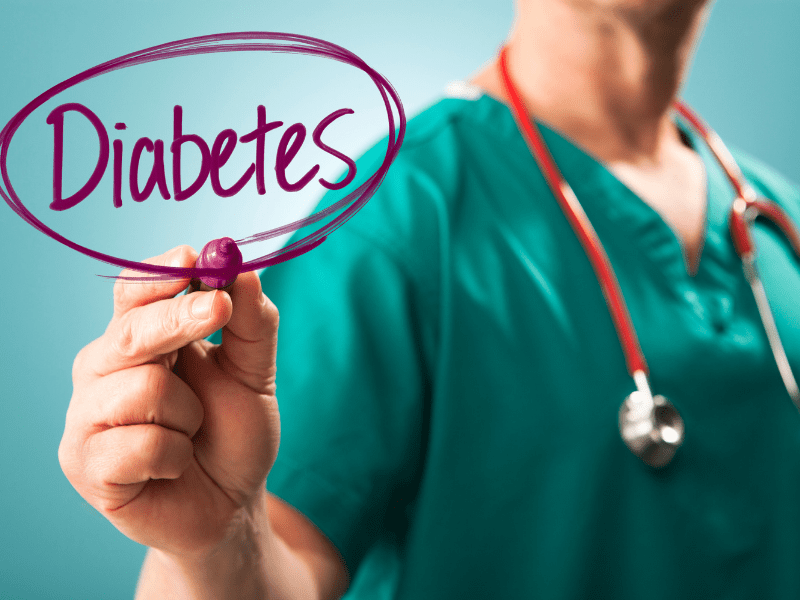 Kita bisa mengambil manfaat pohon mahoni dari bijinya untuk obat diabetes melitus.