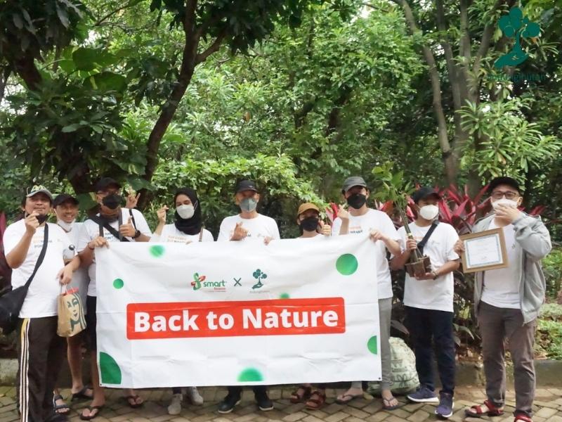 Foto bersama perwakilan Smart Finance di hutan mangrove PIK, jakarta utara.