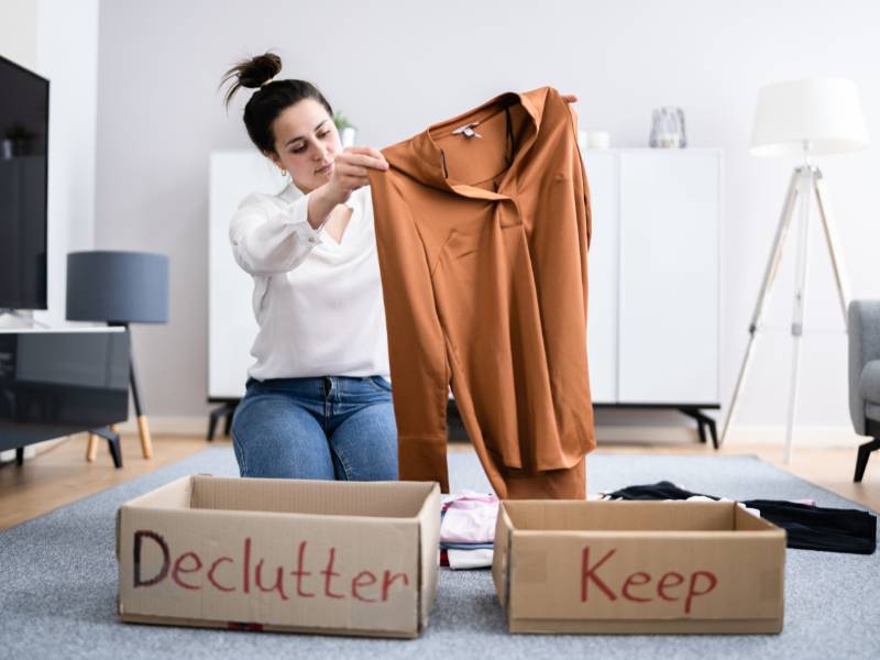 Decluttering: Solusi Hidup Minimalis, Untuk Lingkungan yang Lebih Tenang (2023) 82 Pengertian decluttering.