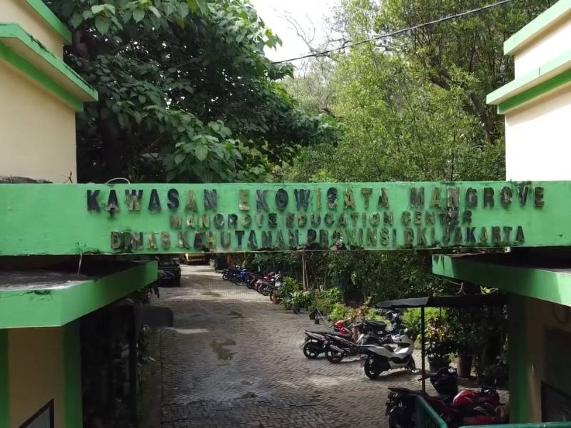 Kawasan ekowisata mangrove PIK.