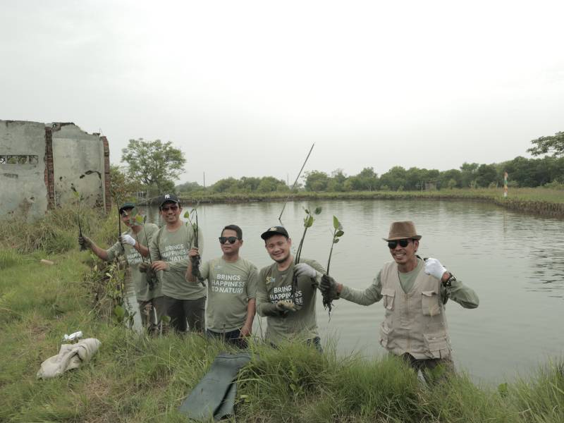 National Label Sukses Menanam Mangrove