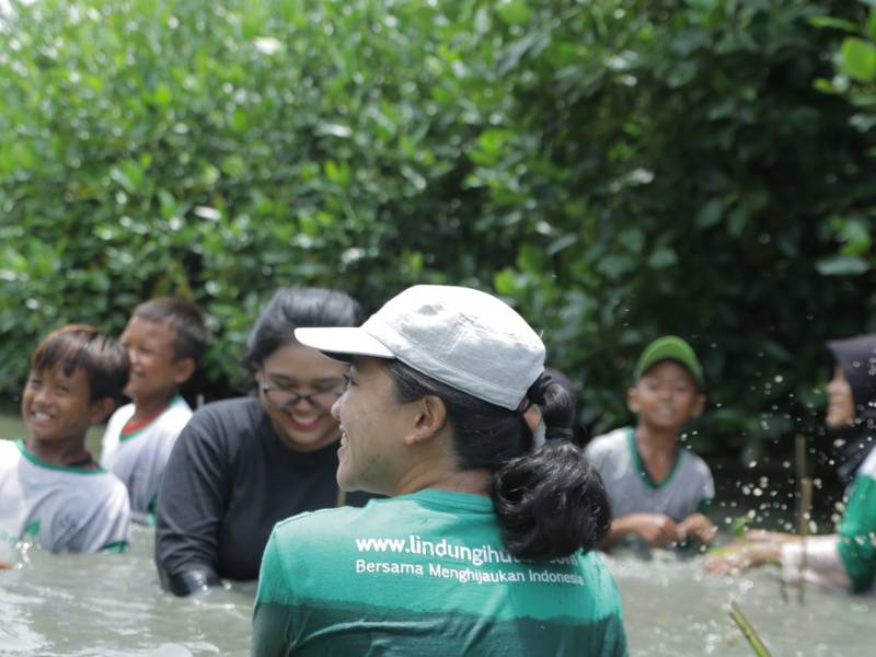 keseruan bersama mitra LindungiHutan