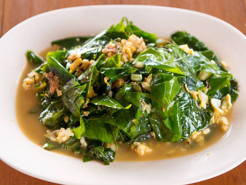 Olahan sayur daun melinjo.