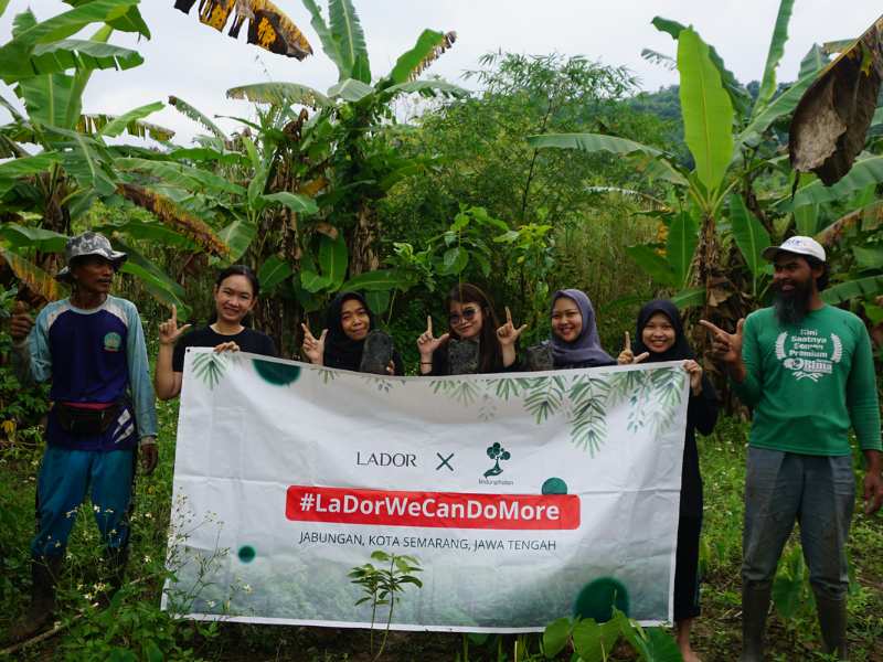 Penanaman pohon alpukat di Kelurahan Jabungan, 