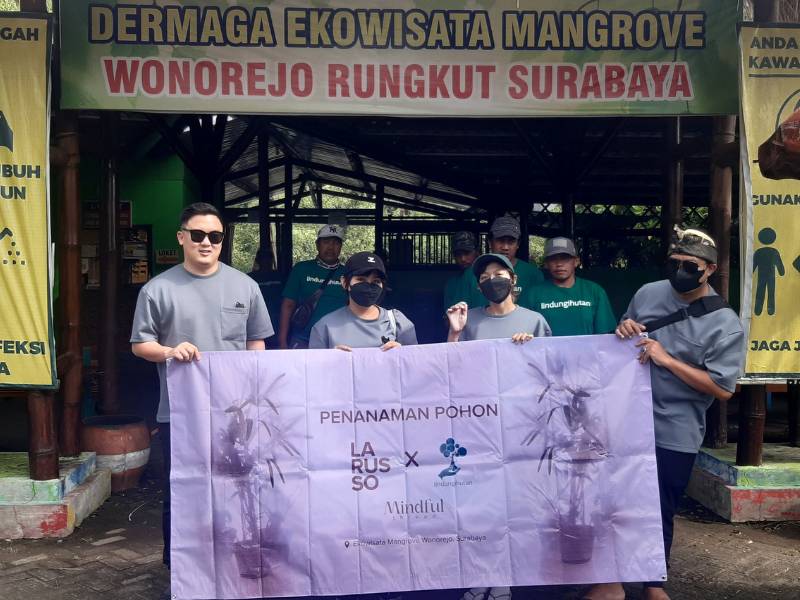 laruso tanam mangrove di ekowisata mangrove wonorejo