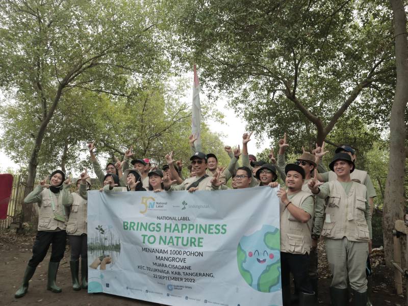 National Label melakukan penghijauan