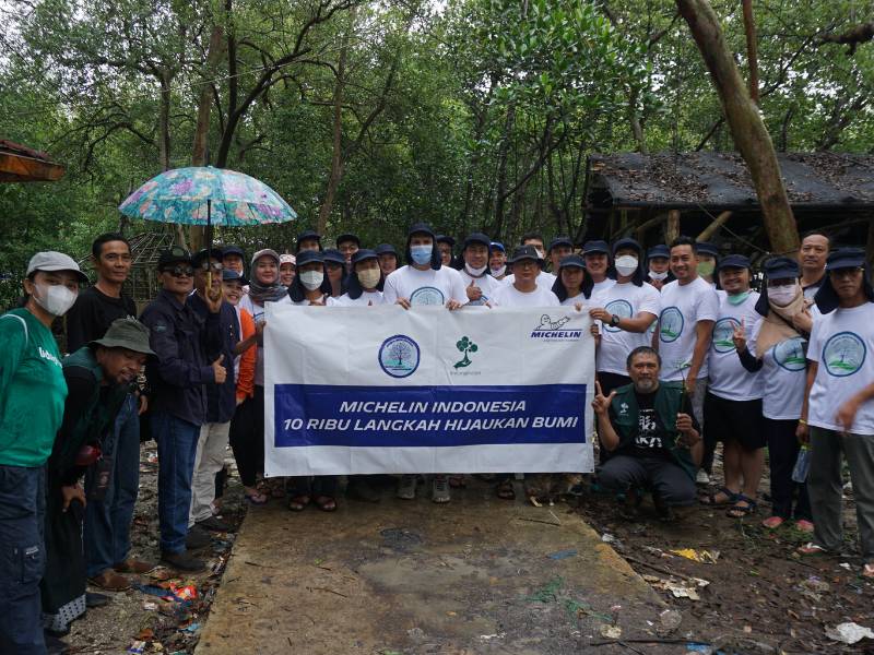 Penanaman mangrove Michelin Indonesia di Karawang