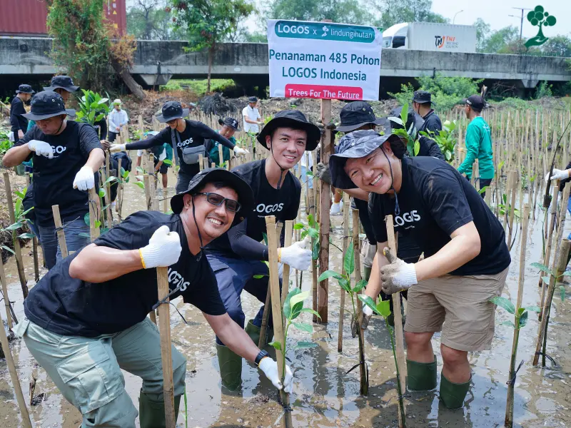 tim logos property tanam mangrove di PIK