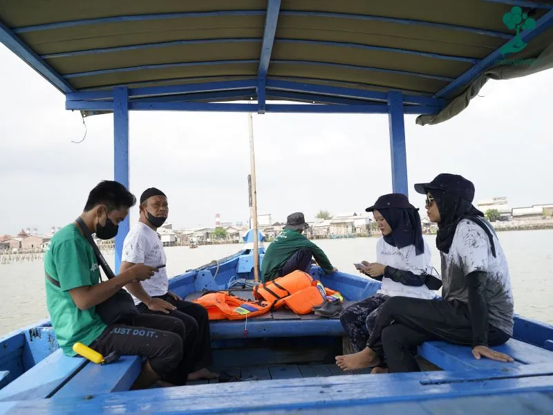 Arkadia Works Wujudkan Komitmen Lingkungan, Tanam +2.000 Mangrove 82 Perjalanan menuju lokasi penanaman