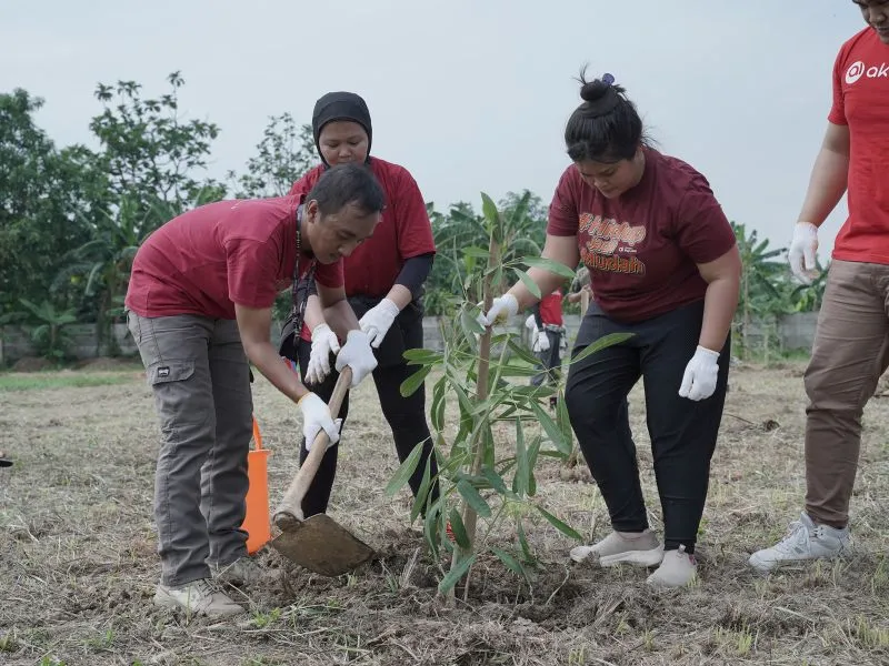 Akulaku menanam pohon di Hutan Kota Cilangkap