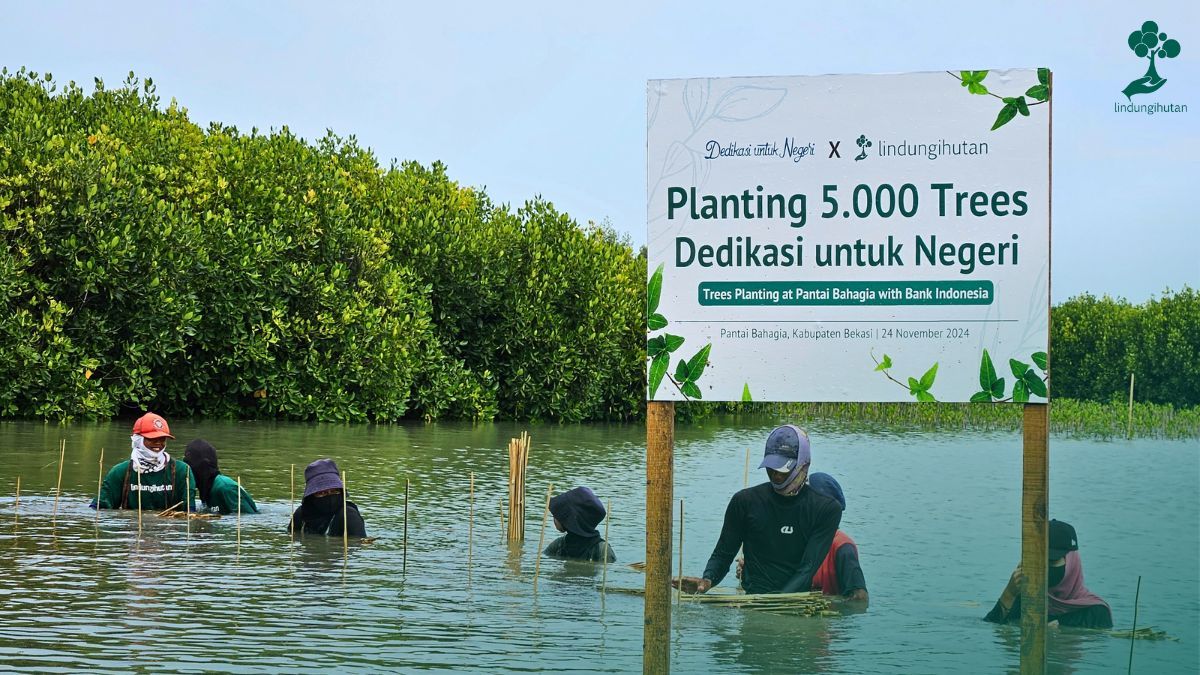 bank indonesia penanaman pohon pantai bahagia bekasi