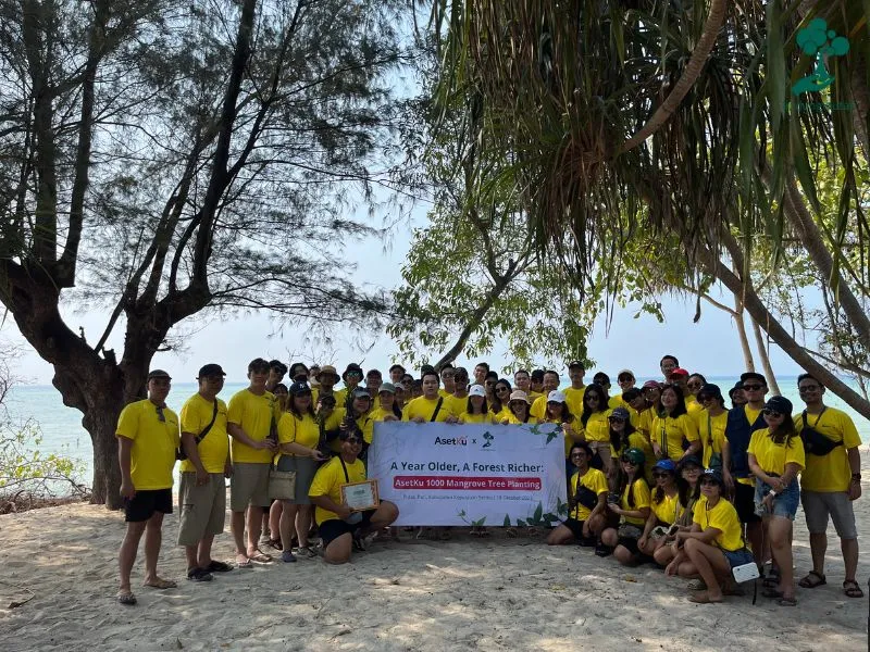 Penanaman mangrove Asetku bersama LindungiHutan