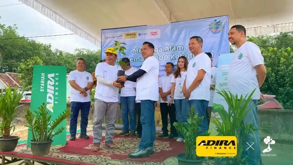 adira finance penanaman pohon taman nasional way kambas